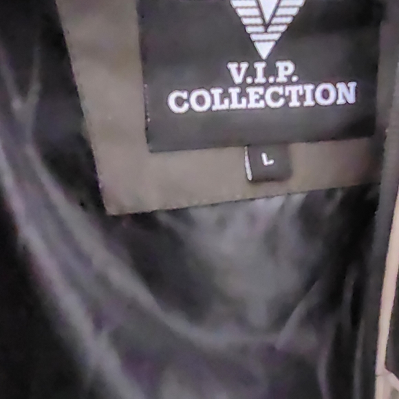 VIP Collection- Puffy Sweater With Hoodie Size L - Picture 3 of 6